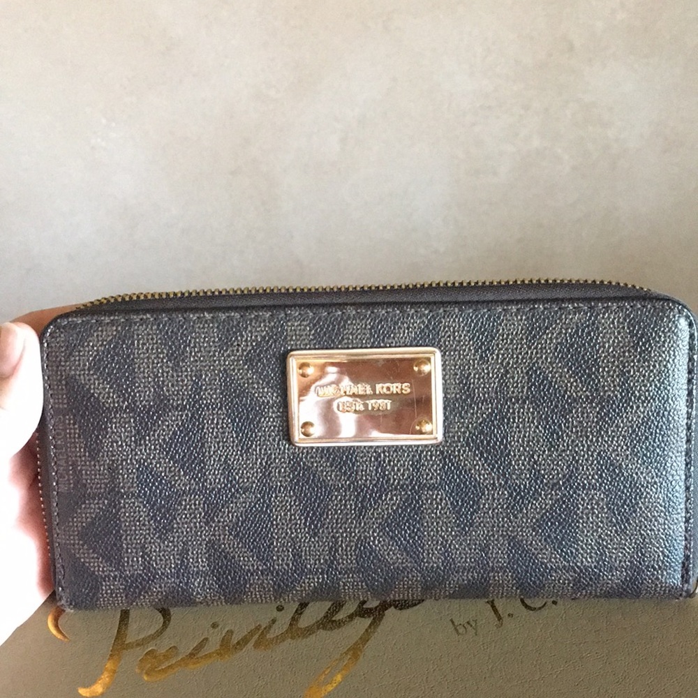 Micheal Kors wallet